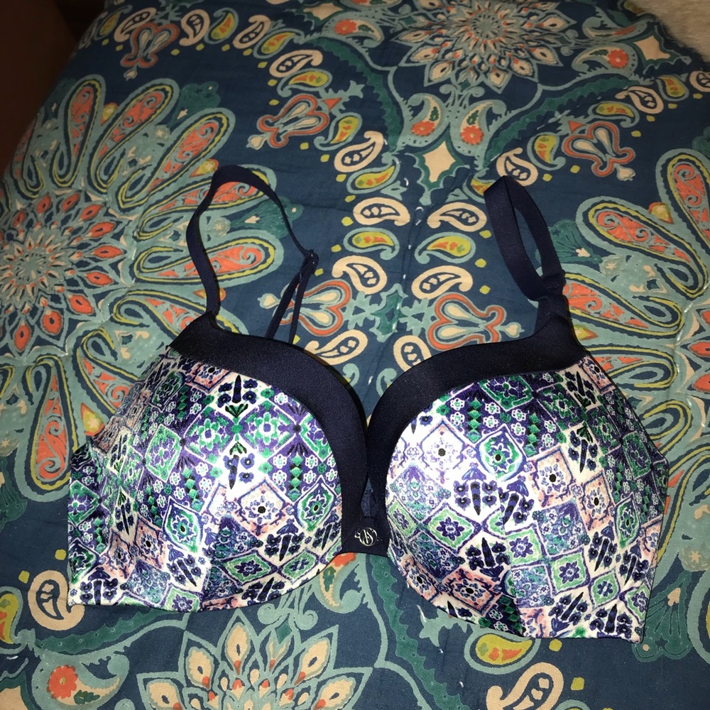 Victoria’s Secret 32C bra.. never worn